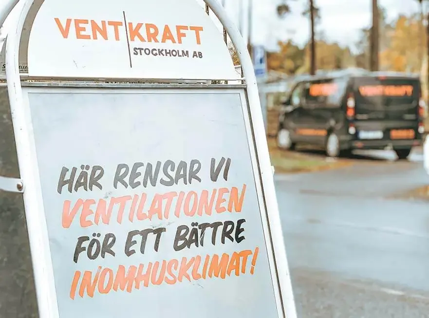 Ventkrafts gatupratare och servicebil: Här rensar vi ventilationen för ett bättre inomhusklimat